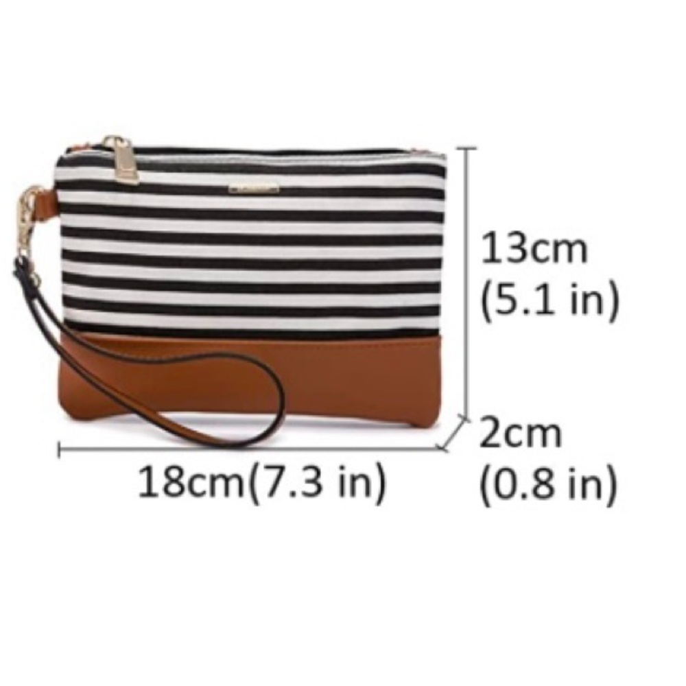 Clutch/wristlet